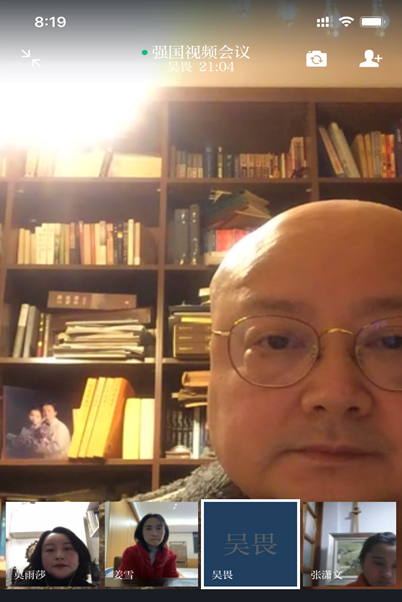 图片包含 室内, 人员, 墙壁, 书架描述已自动生成